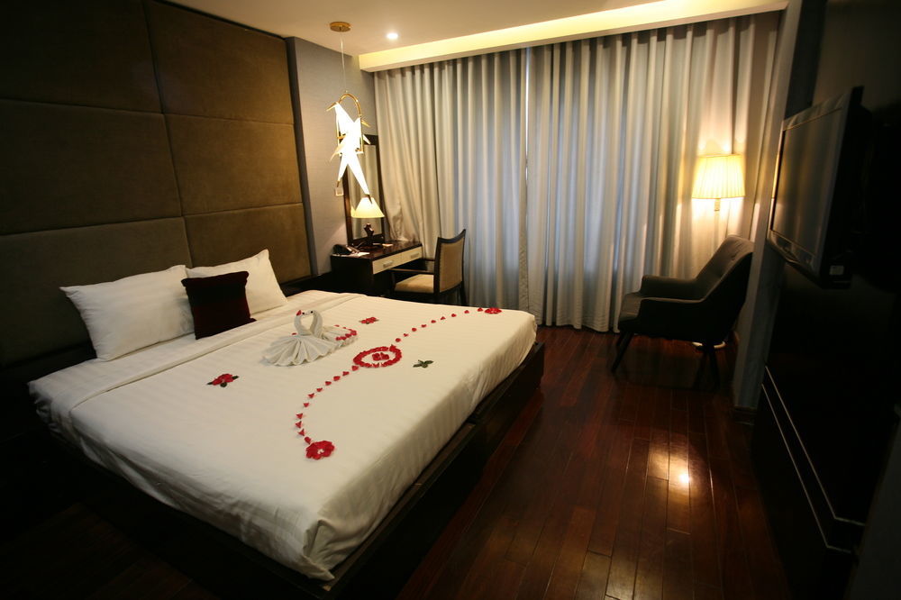Charm & 3* Hanoi
