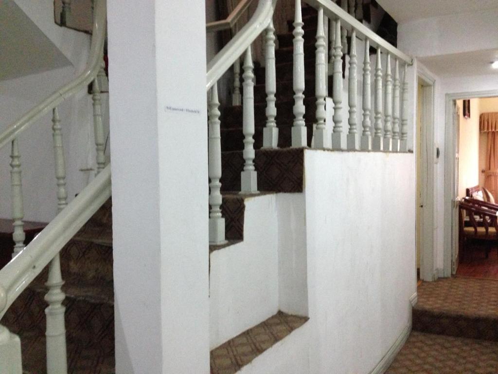 - Ba Trung Khách sạn