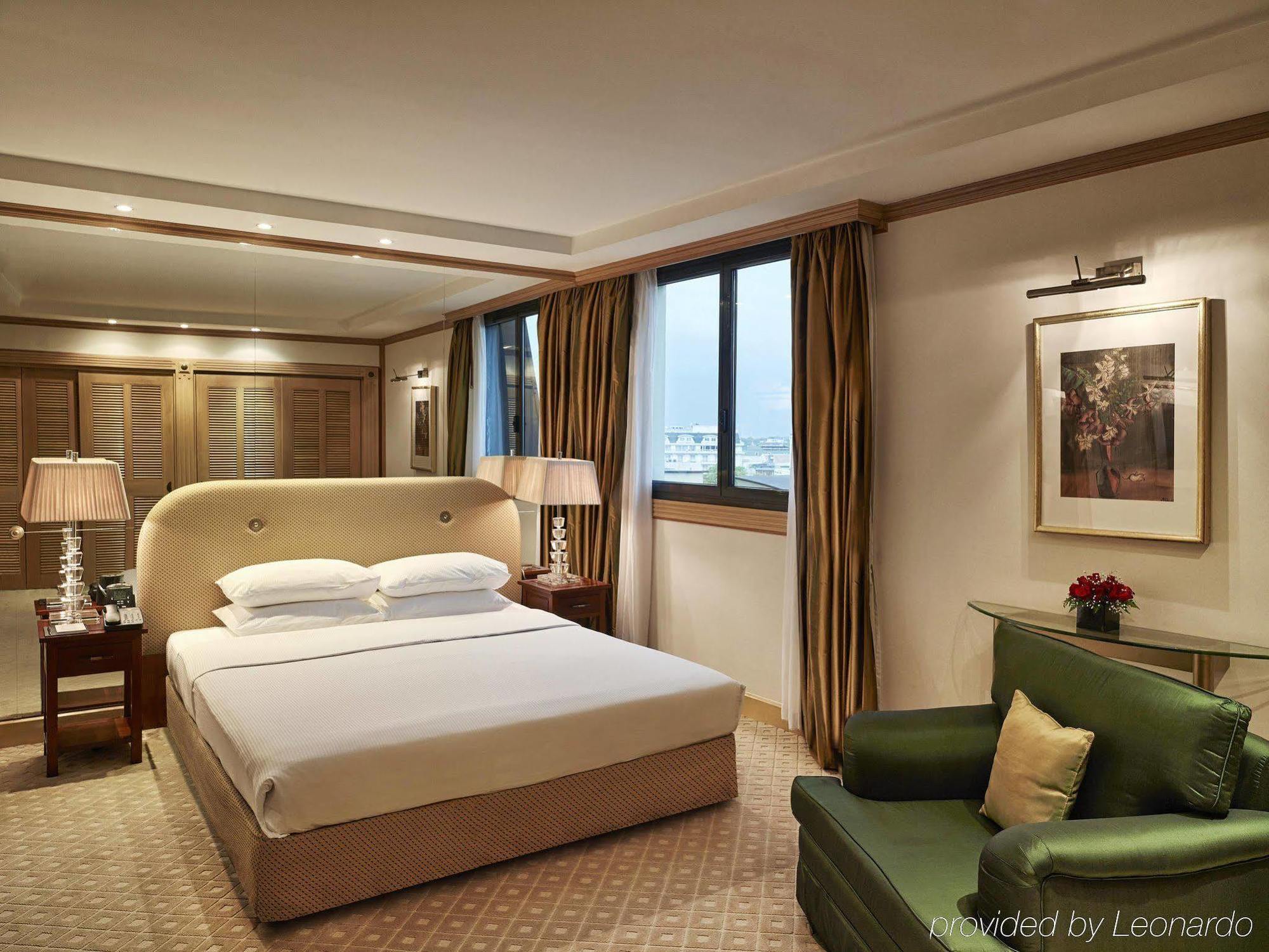 Hilton Opera Hotel 5*