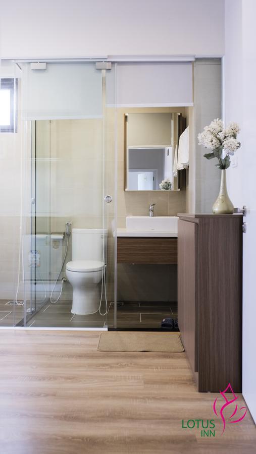 Lotus West Aparthotel 2*