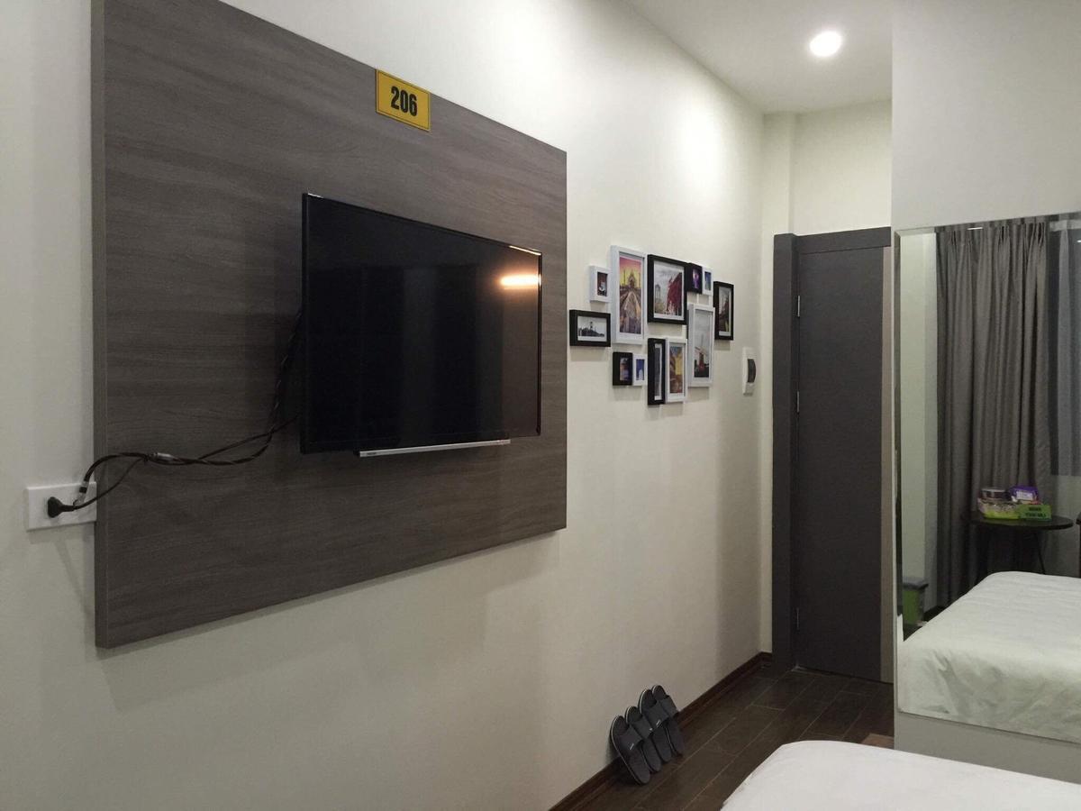 Lily Hotel