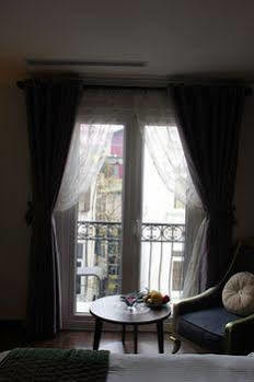 Emerald Waters Classy Hotel Hanoi