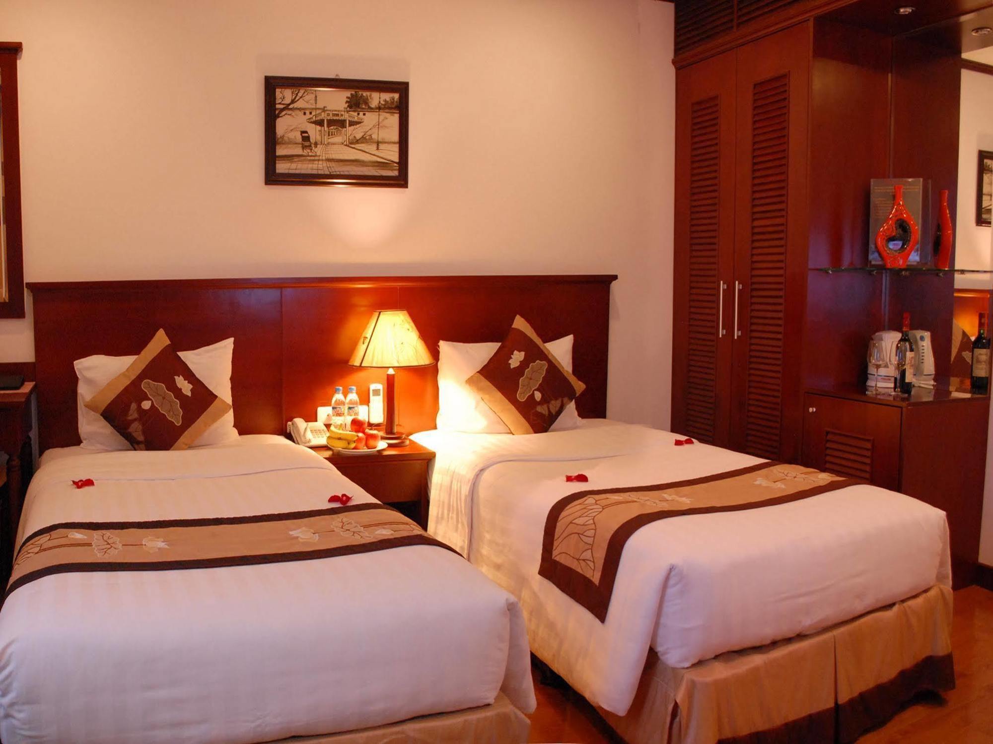 Hotel De Legend 2*