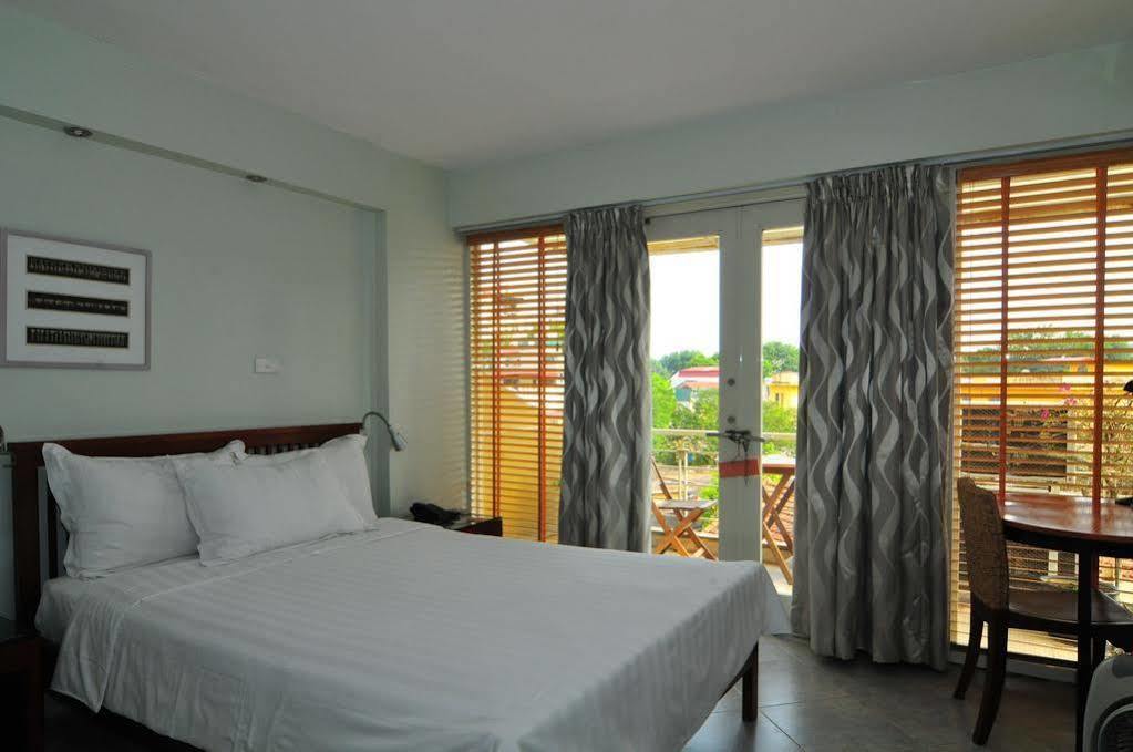 Iris Boutique Hotel 3*