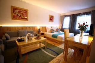 Viet View & 3*