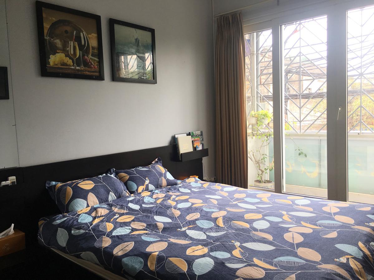 Apartment Spacious Bedroom In *