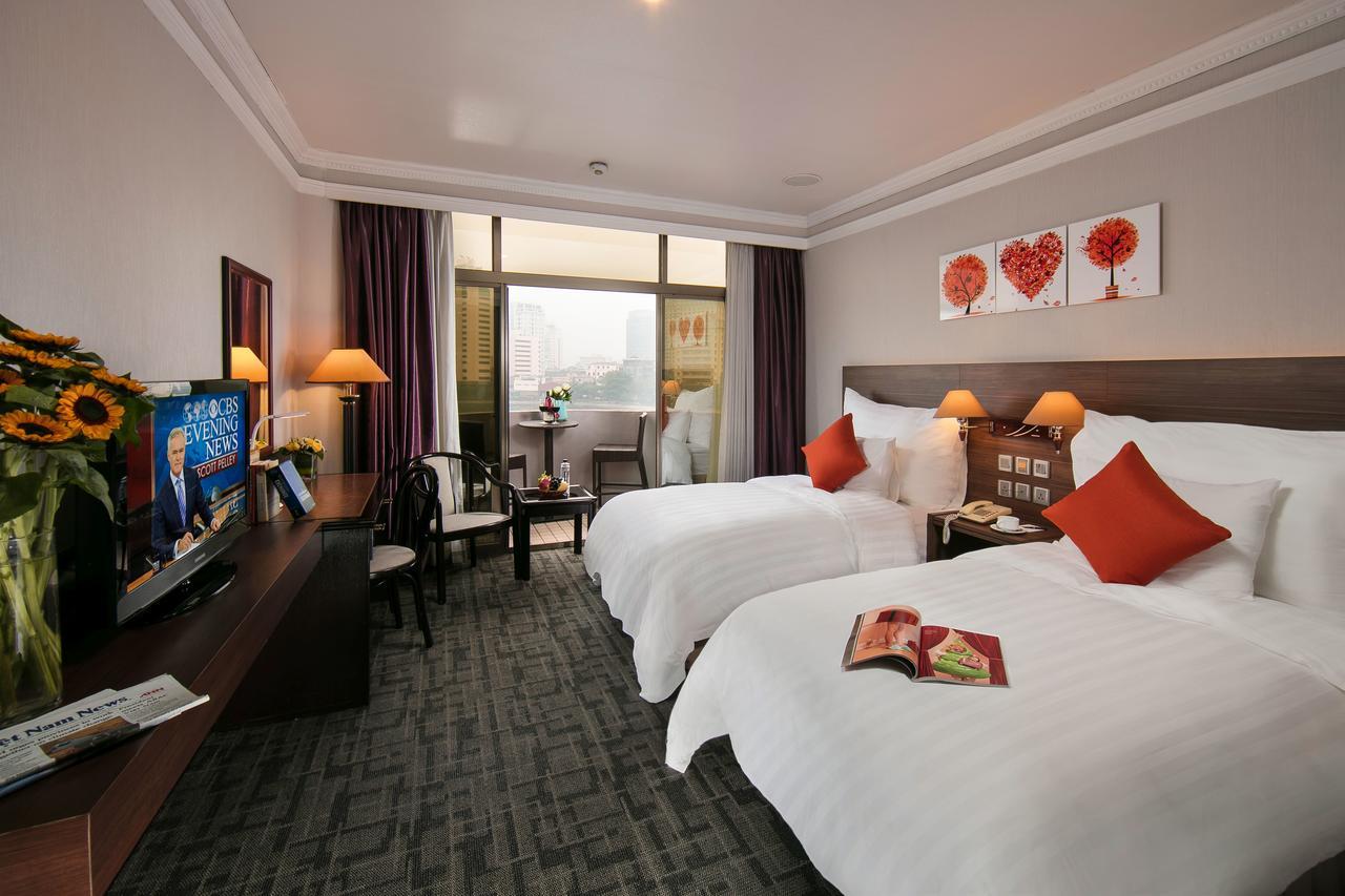 Bên Hồ 4* Hà Nội