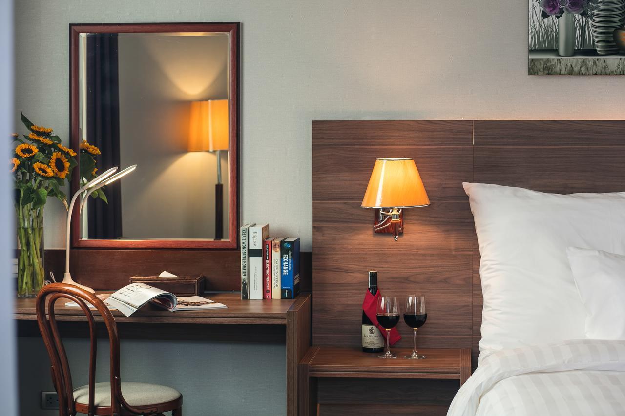 Bên Hồ 4* Hà Nội