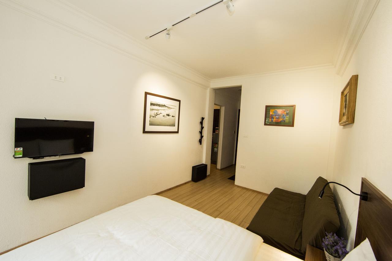Elegant Studio Yet Kieu