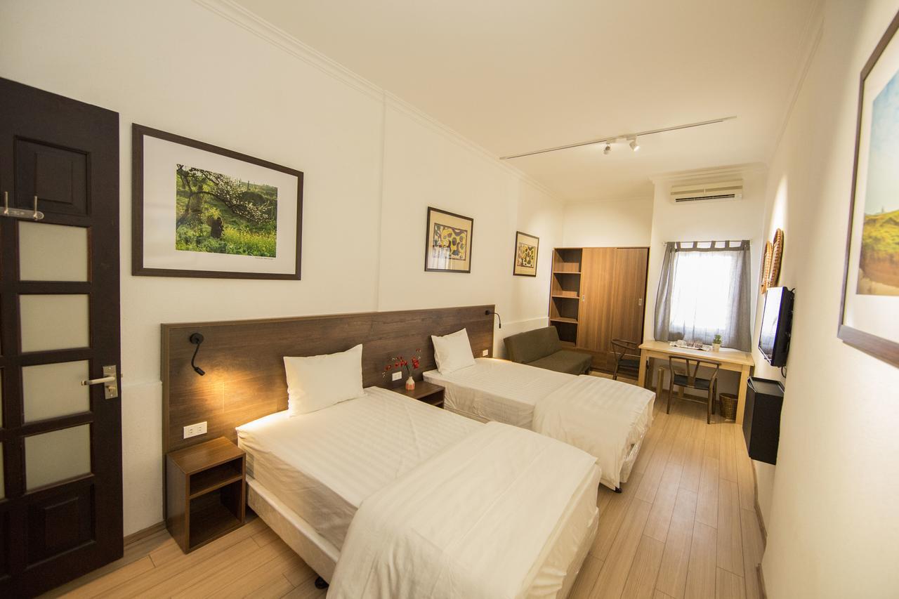 Elegant Studio Yet Kieu * Hanoi