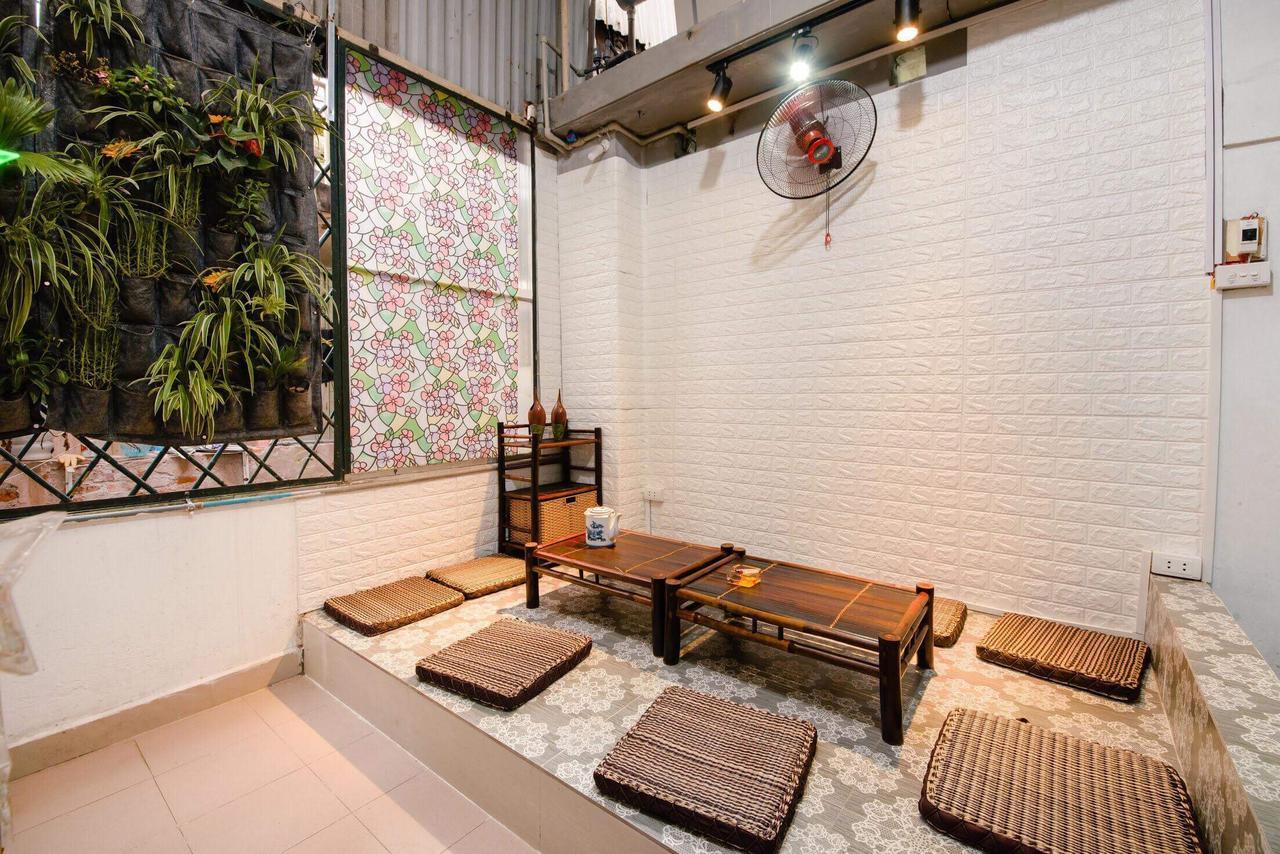Meow Hostel *