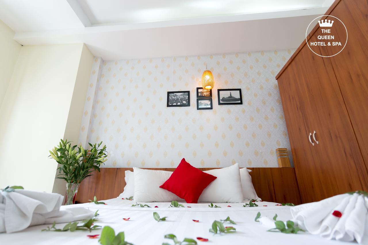 Hotel The Queen &