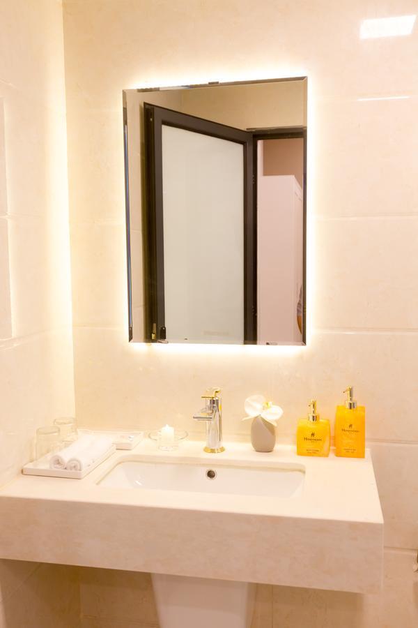 Honeymoon And Hotel Hanoi