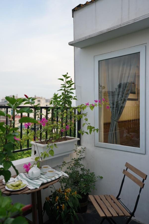 Elegant Studio Yet Kieu * Hanoi