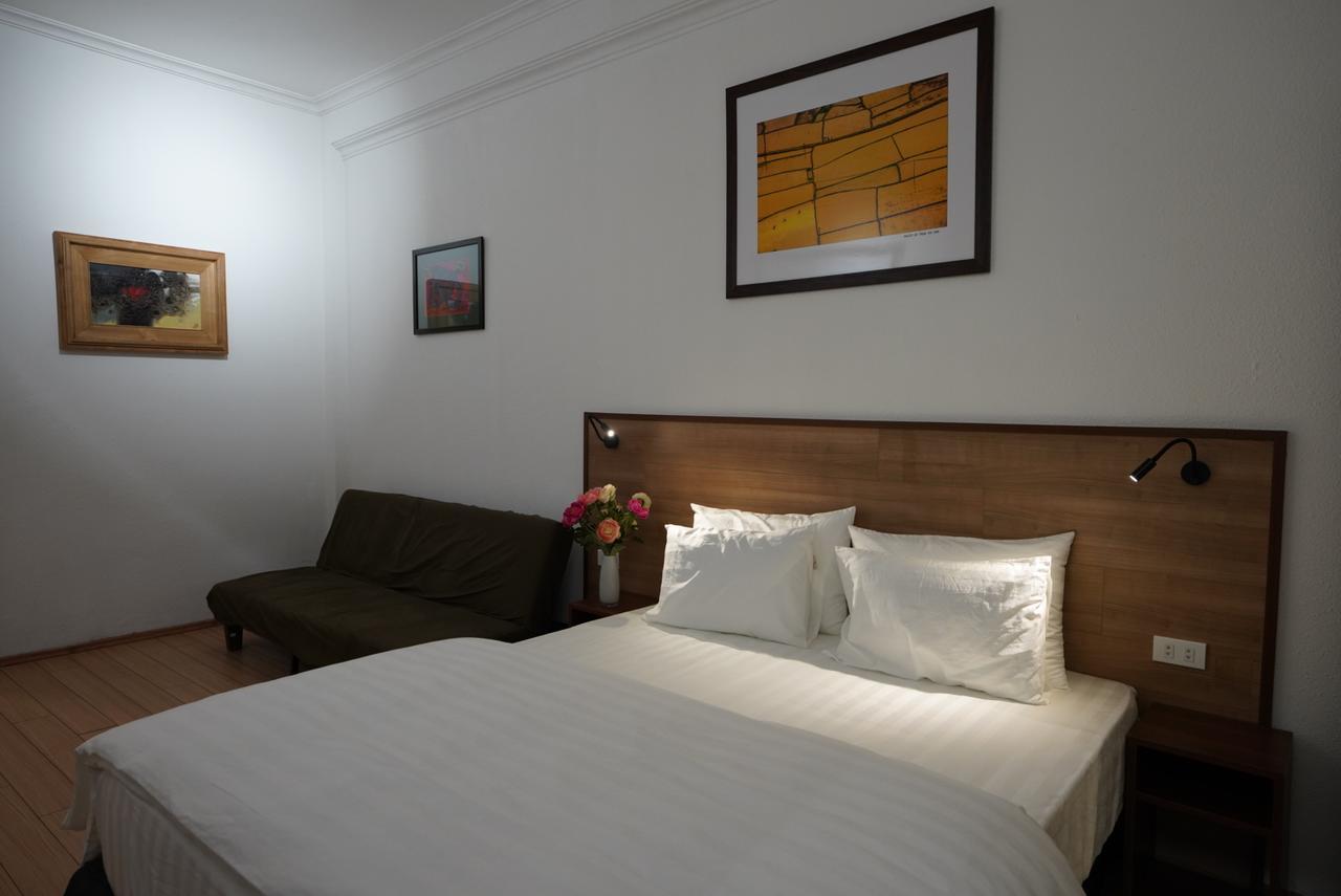 Elegant Studio Yet Kieu * Hanoi