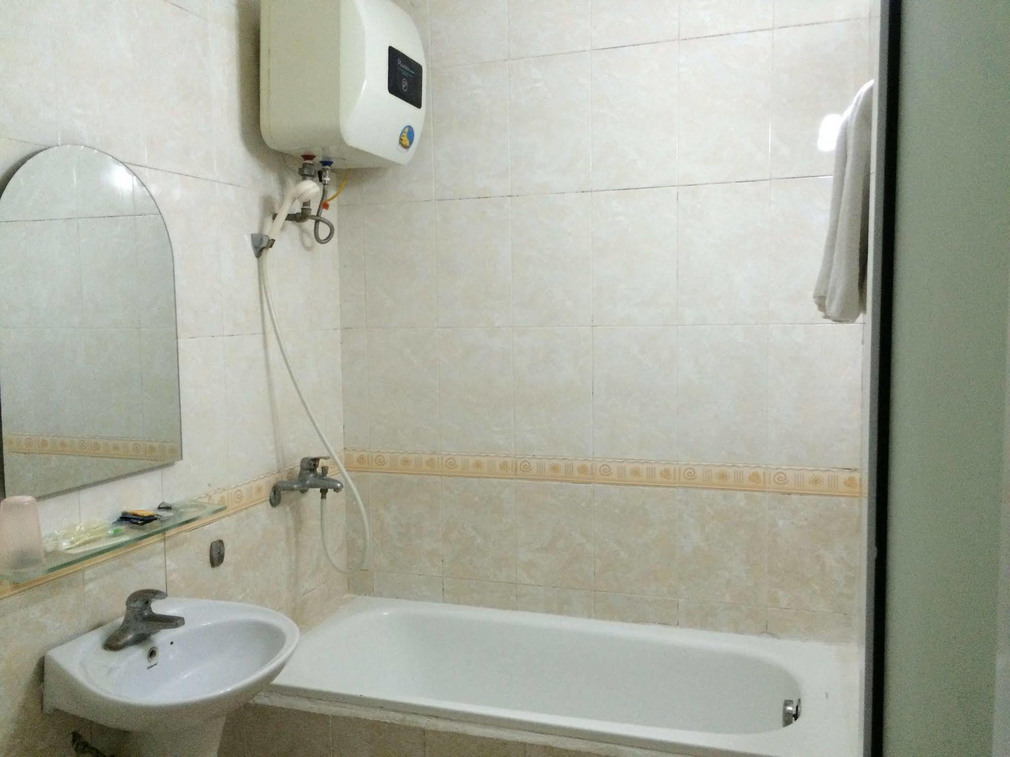 Camellia 6 Hotel *