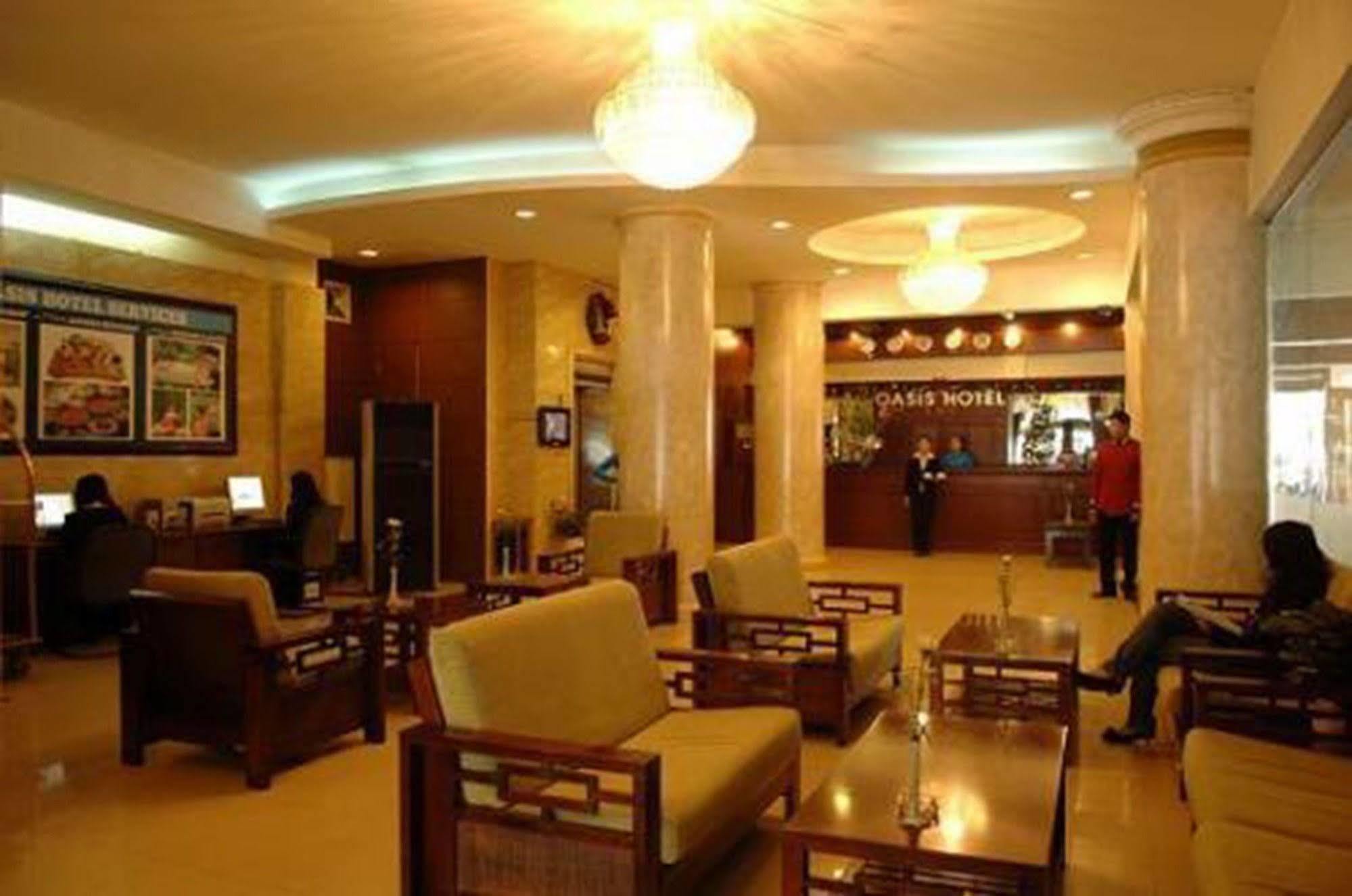Hotel Oasis Hanoi