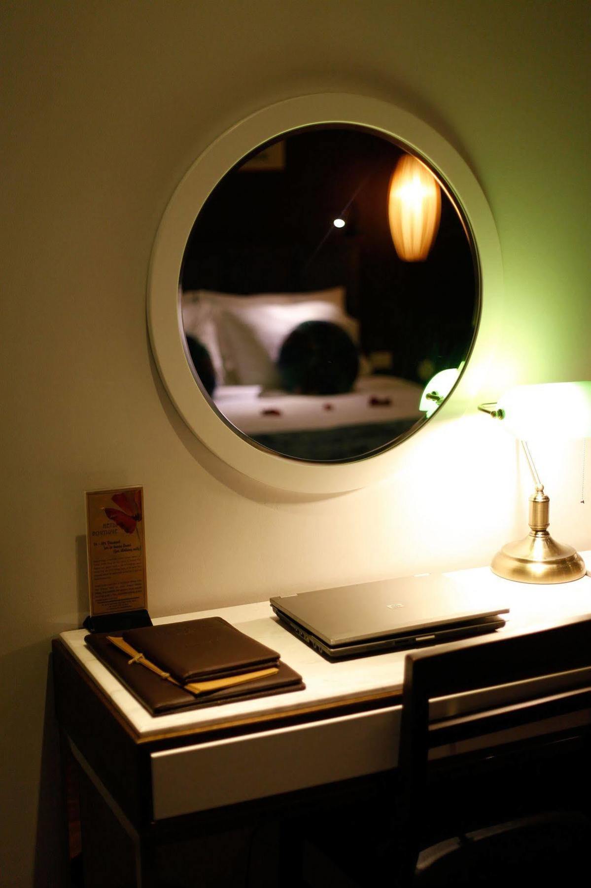 Emerald Waters Classy Hotel Hanoi