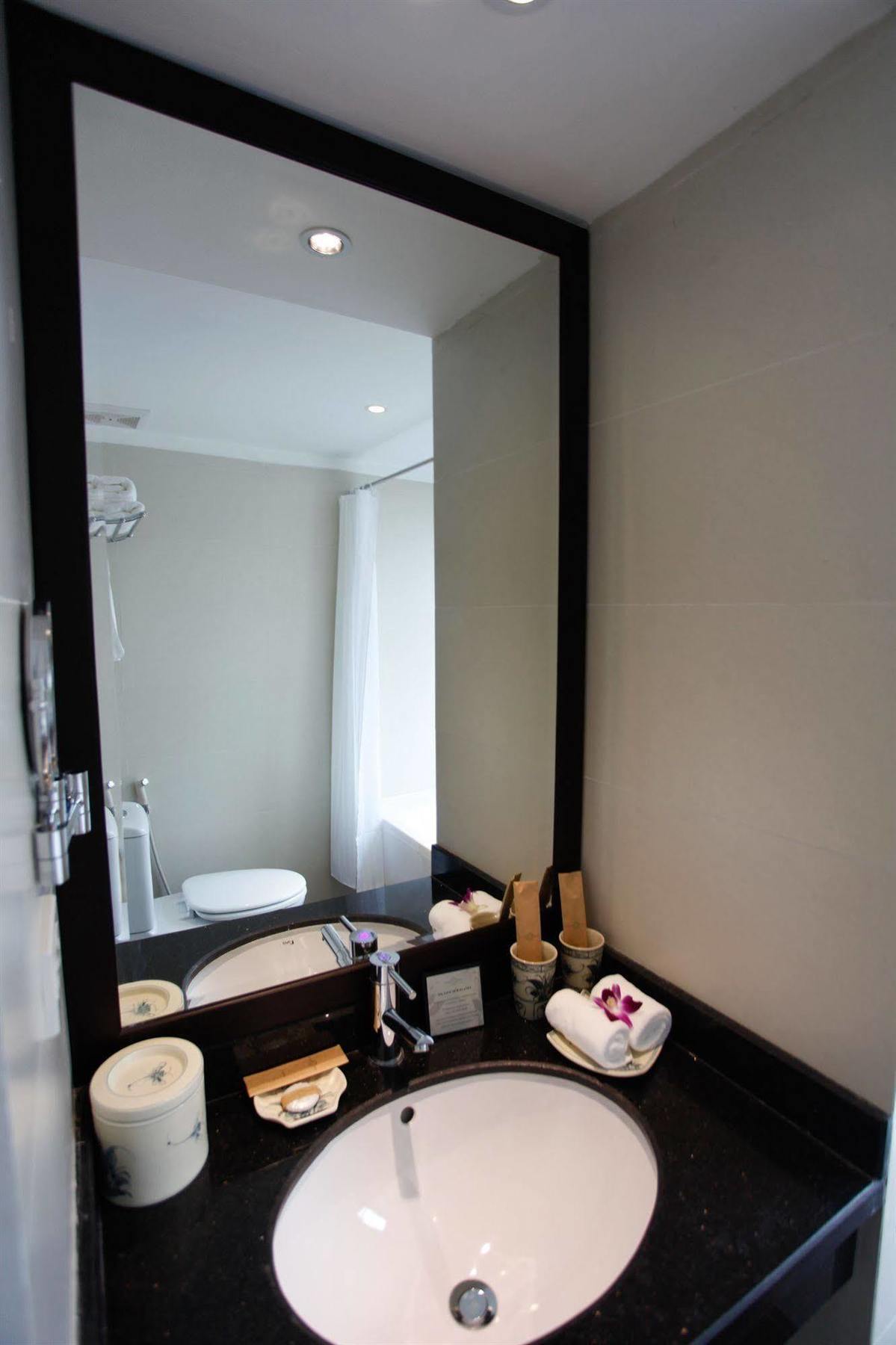 Hotel Emerald Waters Classy Hanoi