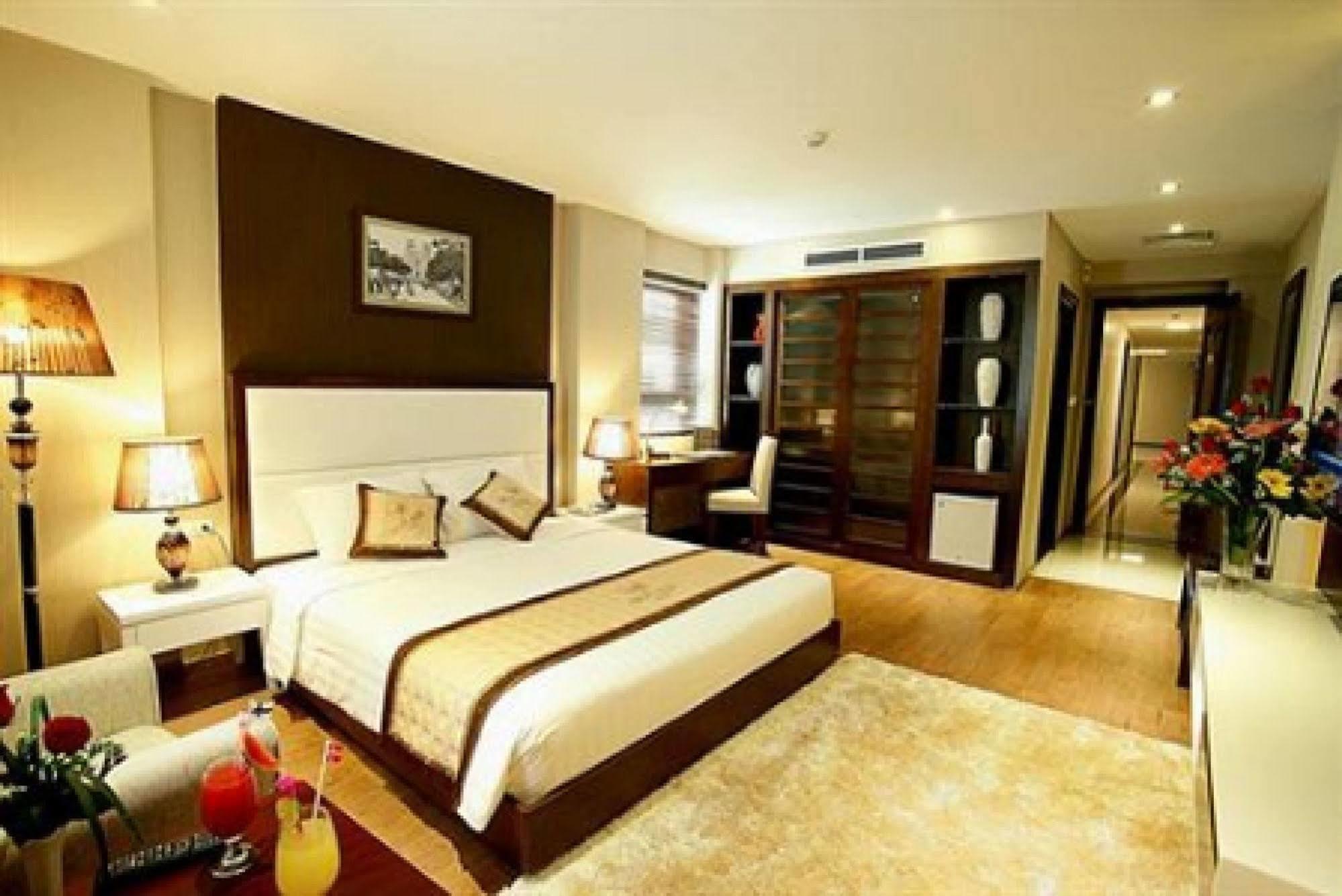 Hotel Skylark