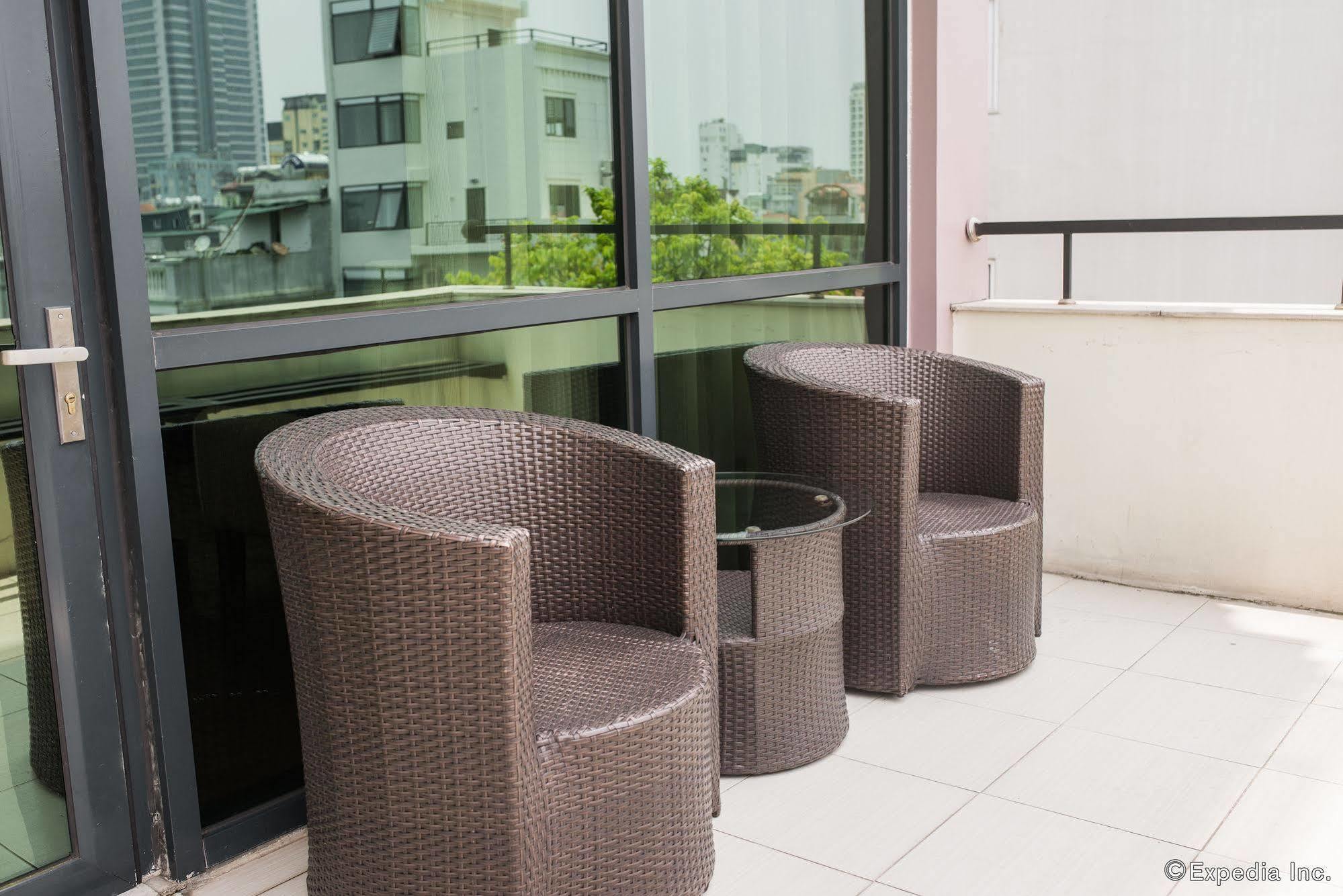 Skylark Hotel 4*