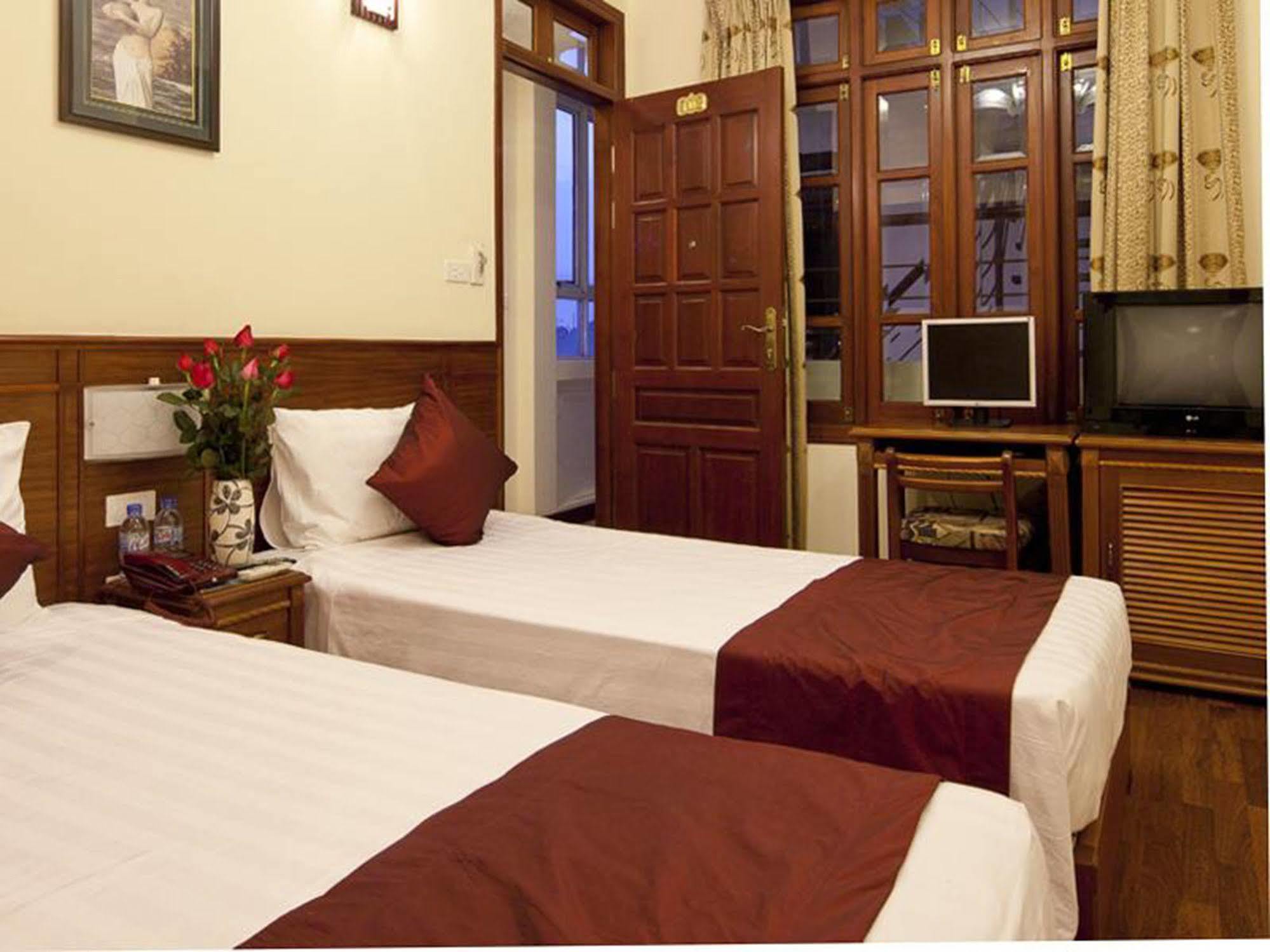 Golden Lotus & Hotel 3*