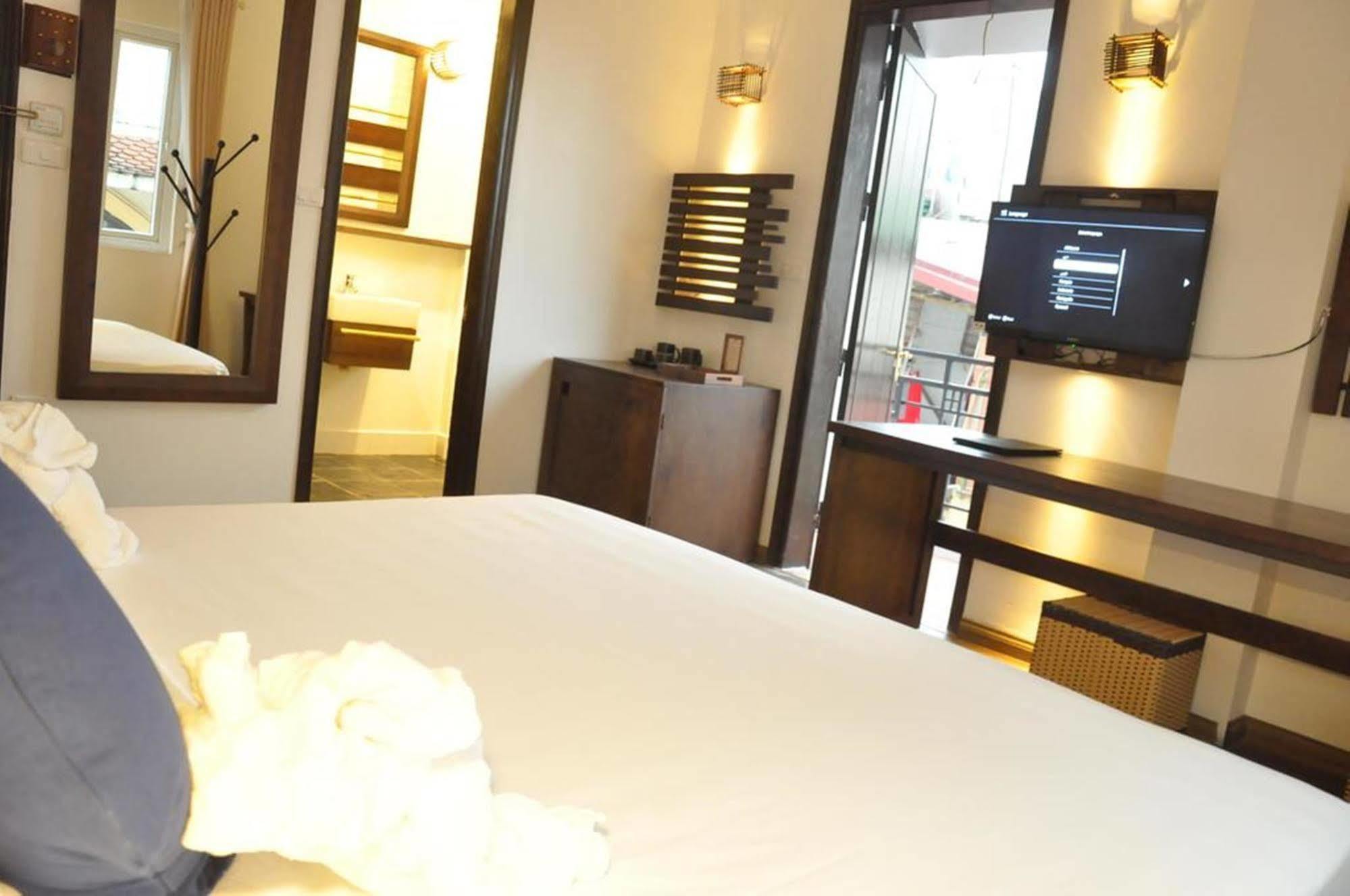 Cinnamon Cathedral Hotel