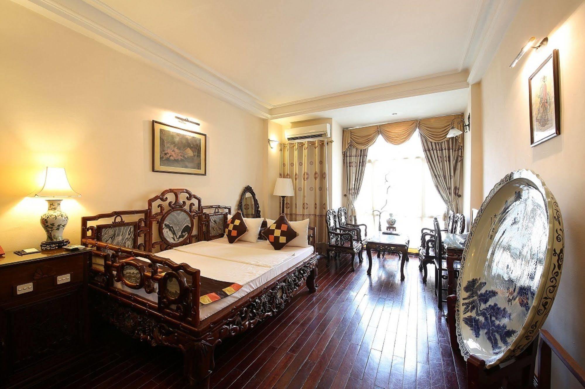 Hotel L'heritage Centre & 4*