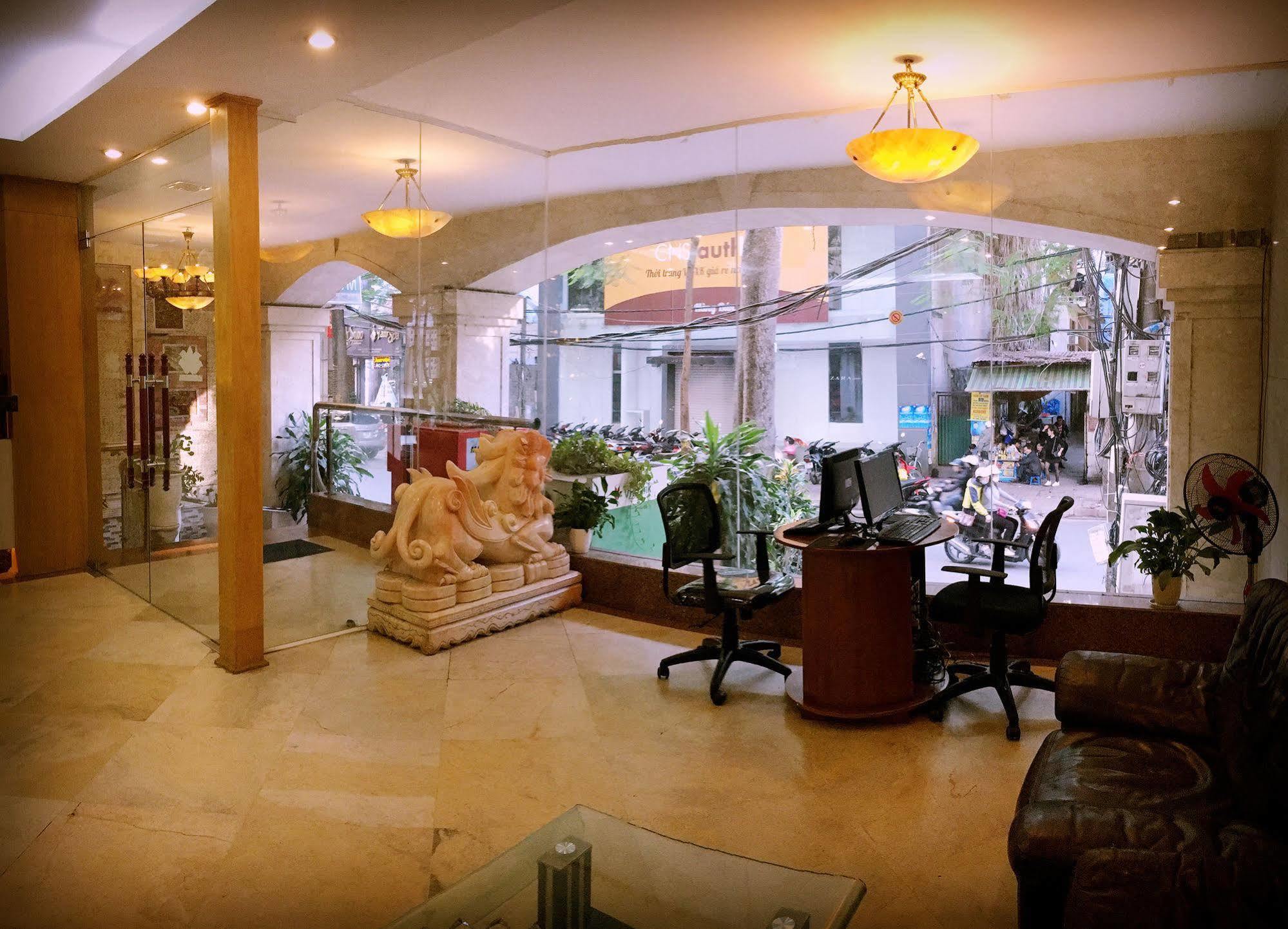 Hotel First Eden - Hang Bun