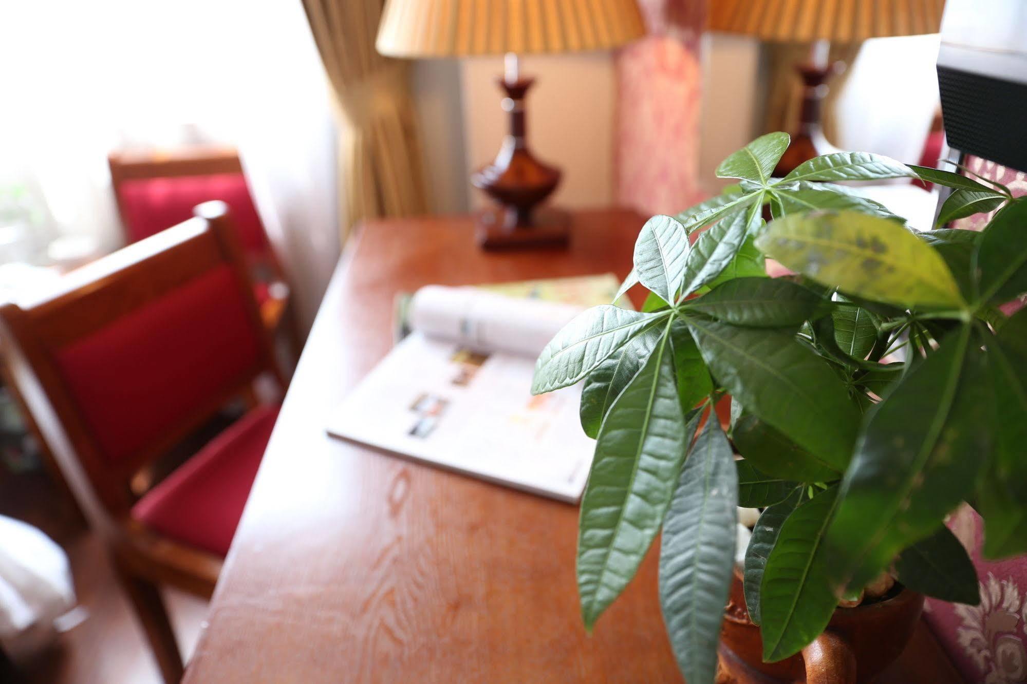 Hotel First Eden - Hang Bun 3*