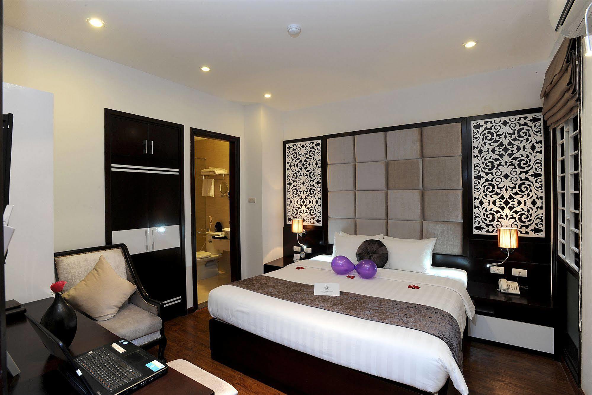 Hotel Glance