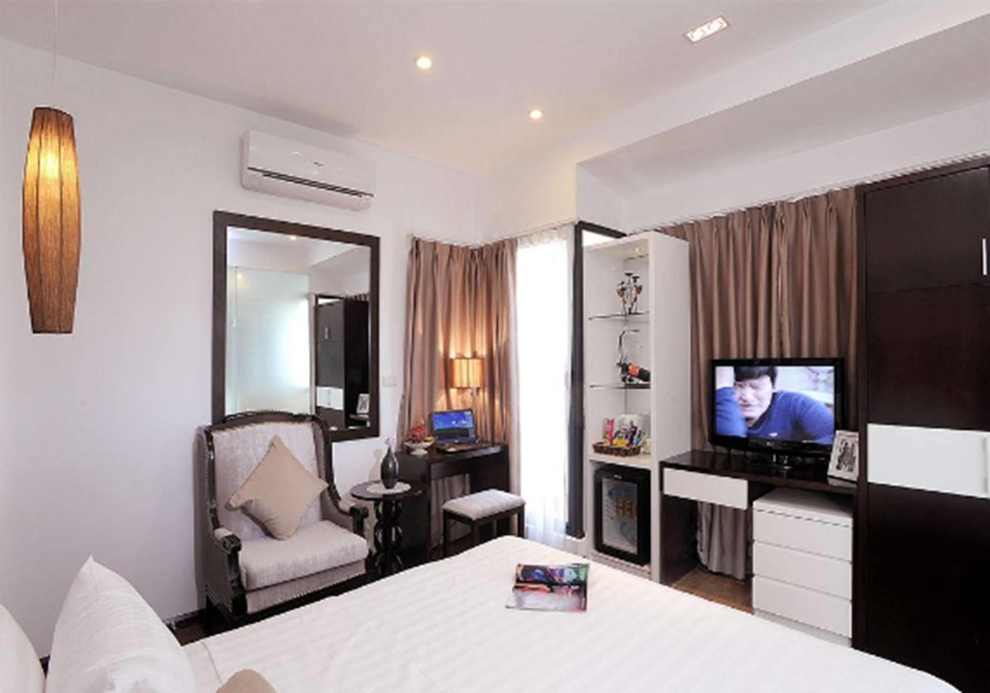 Hotel Glance