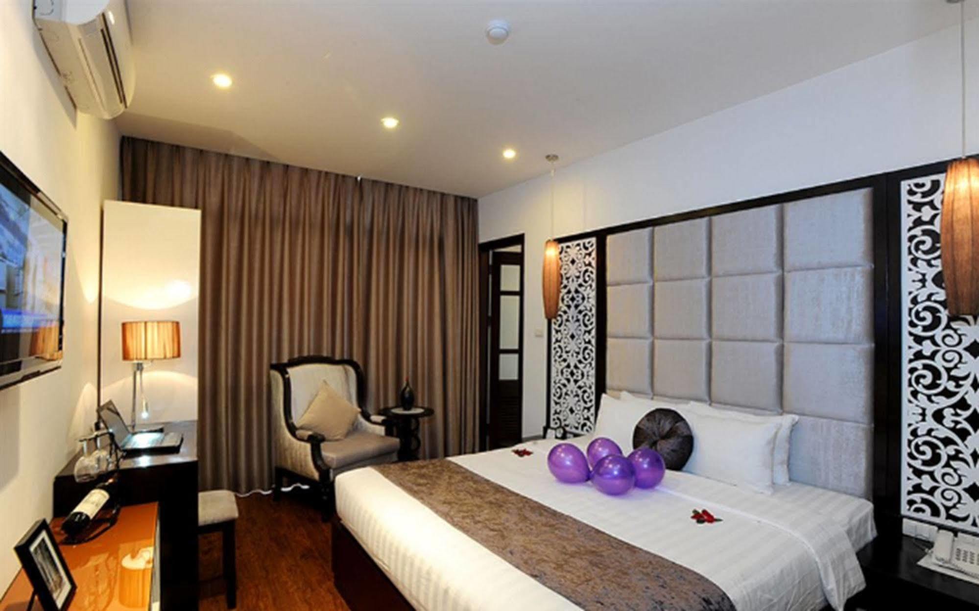 Hotel Glance