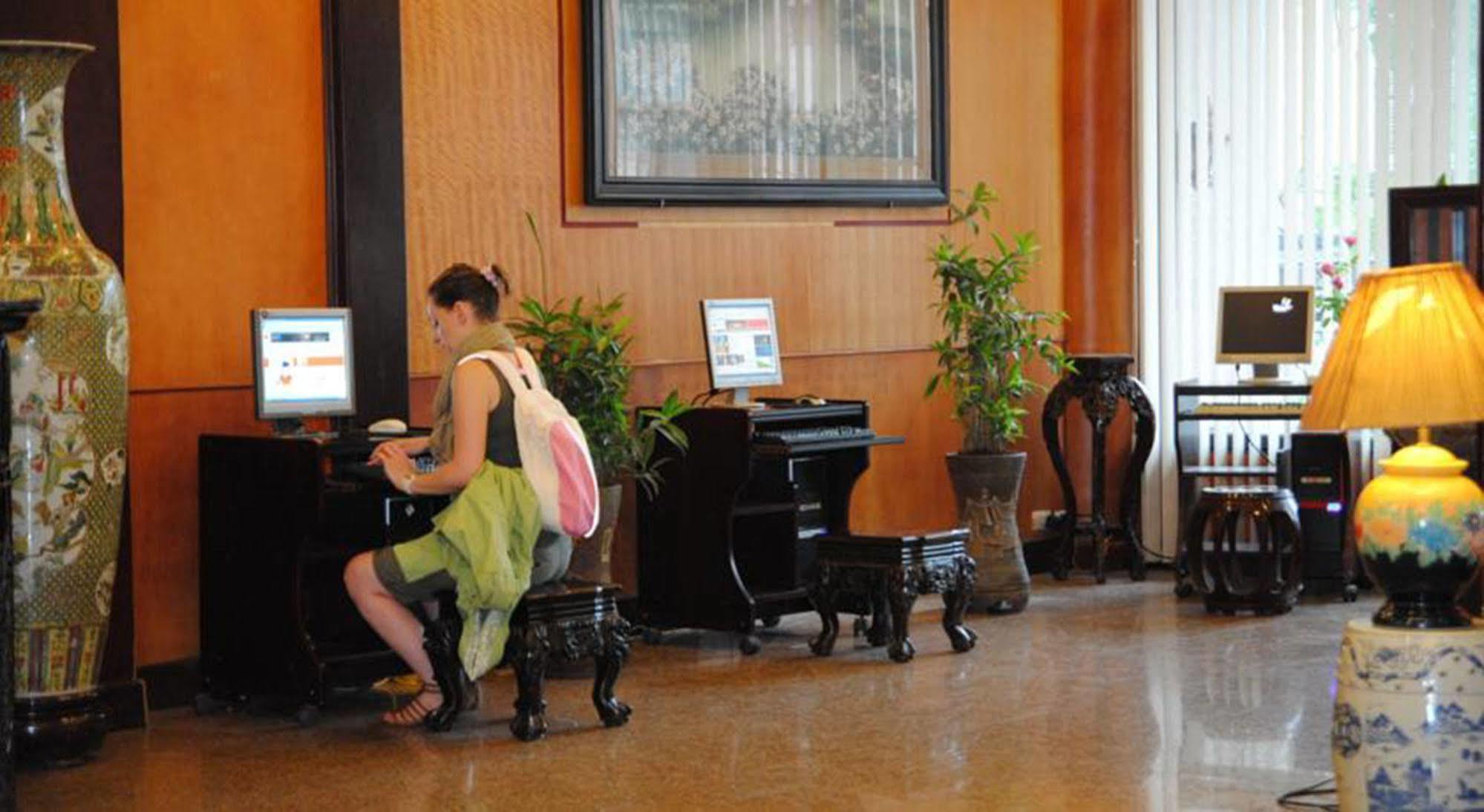 Khách sạn Asia Hotel