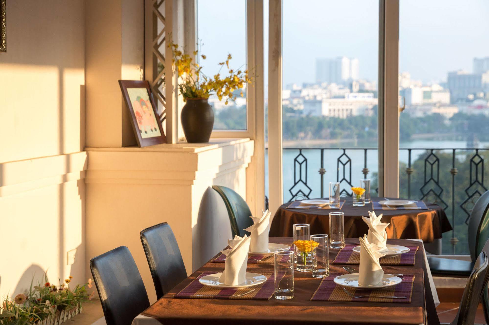 Hotel Lakeside Palace Hanoi