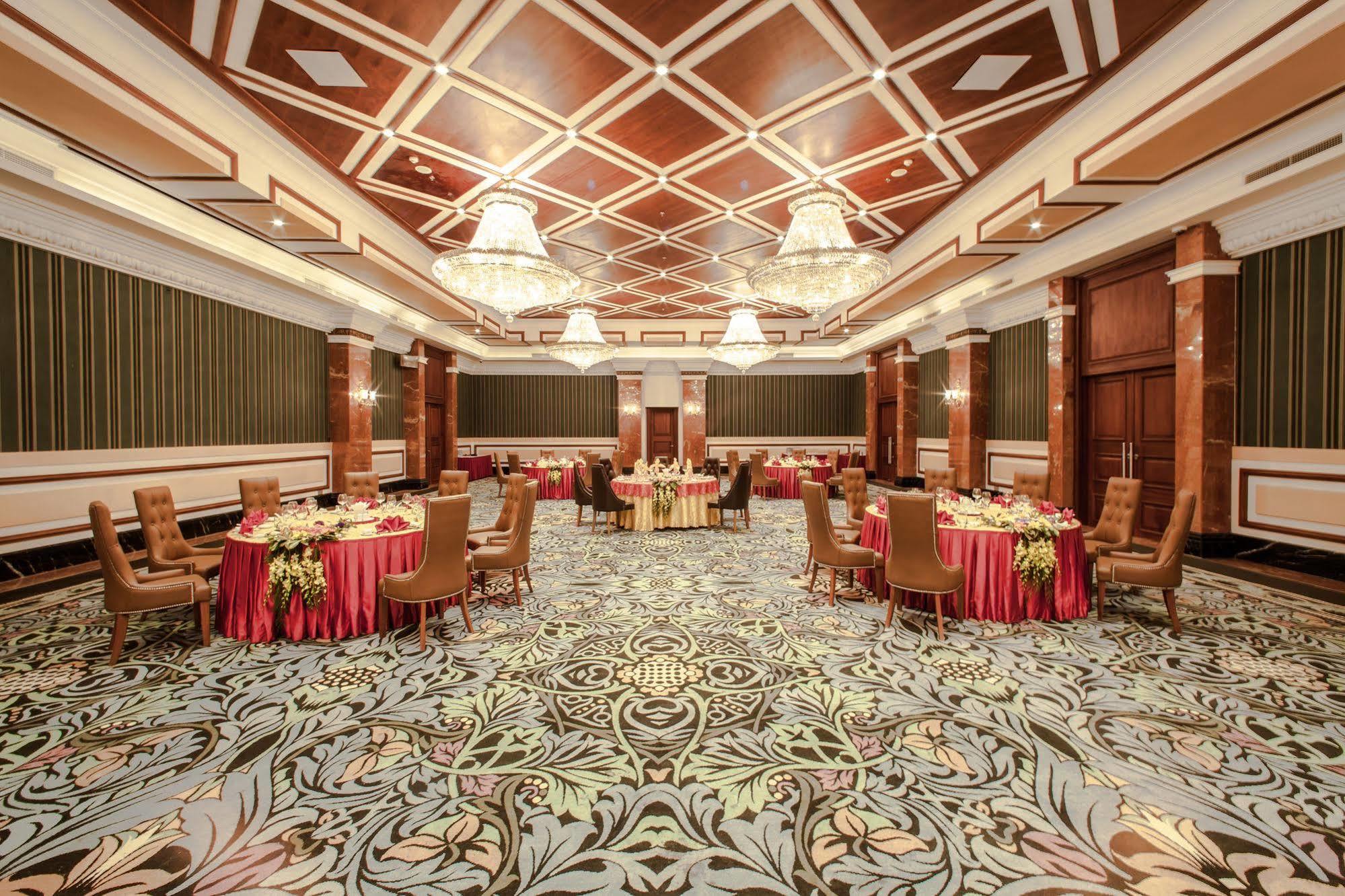 Hotel Army