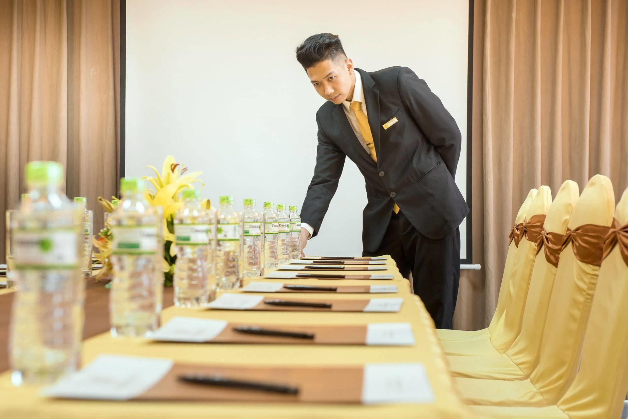 De Trendy & 4* Hanoi