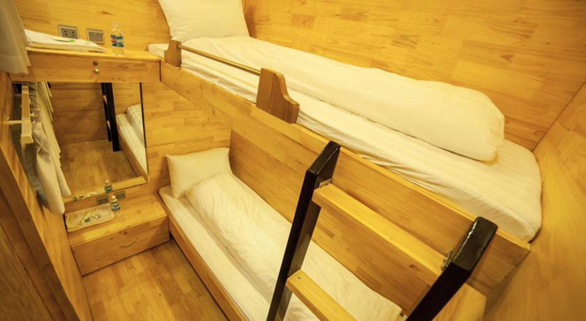 Box Hotel 2*