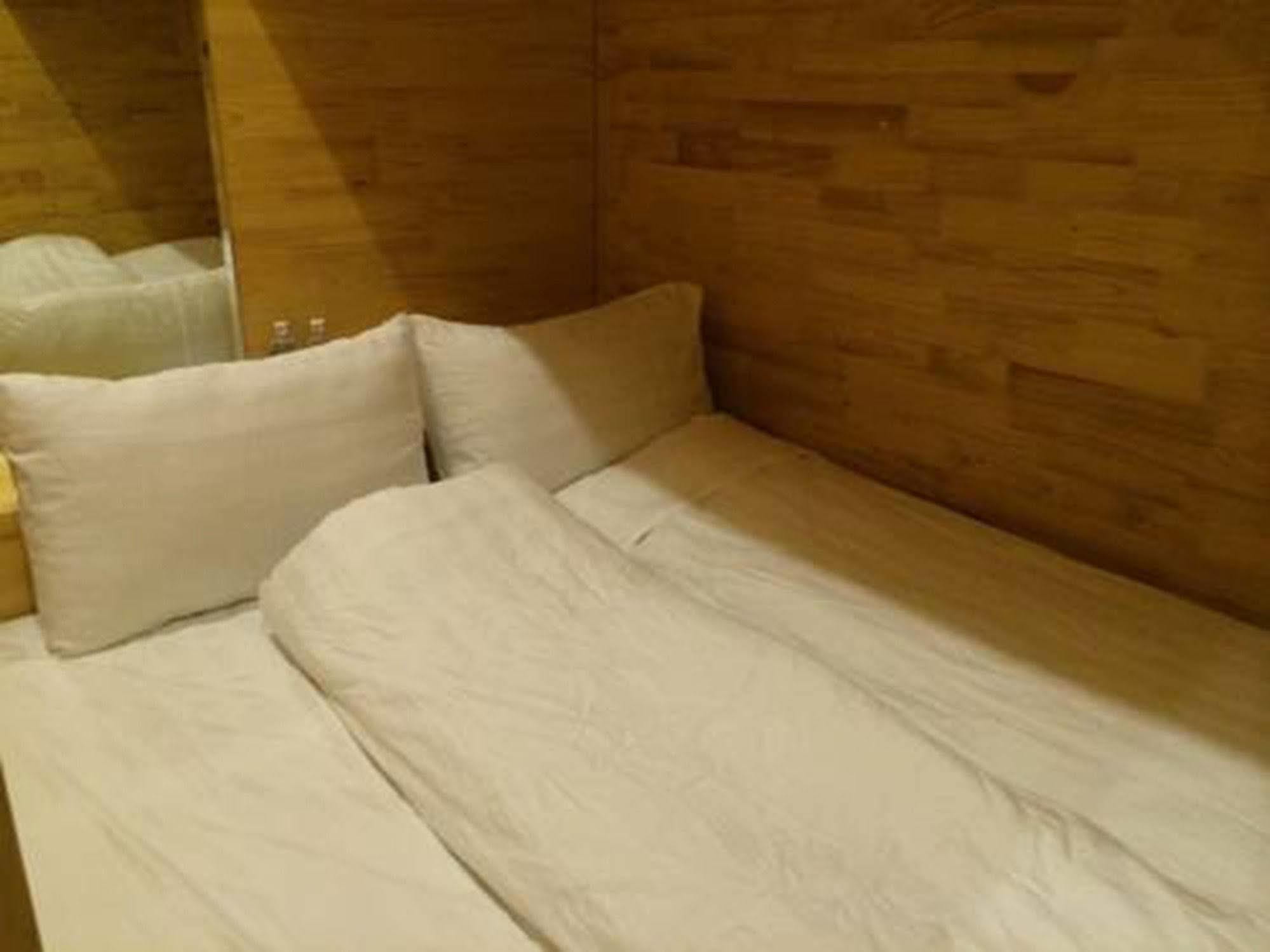 Hotel Box 2*