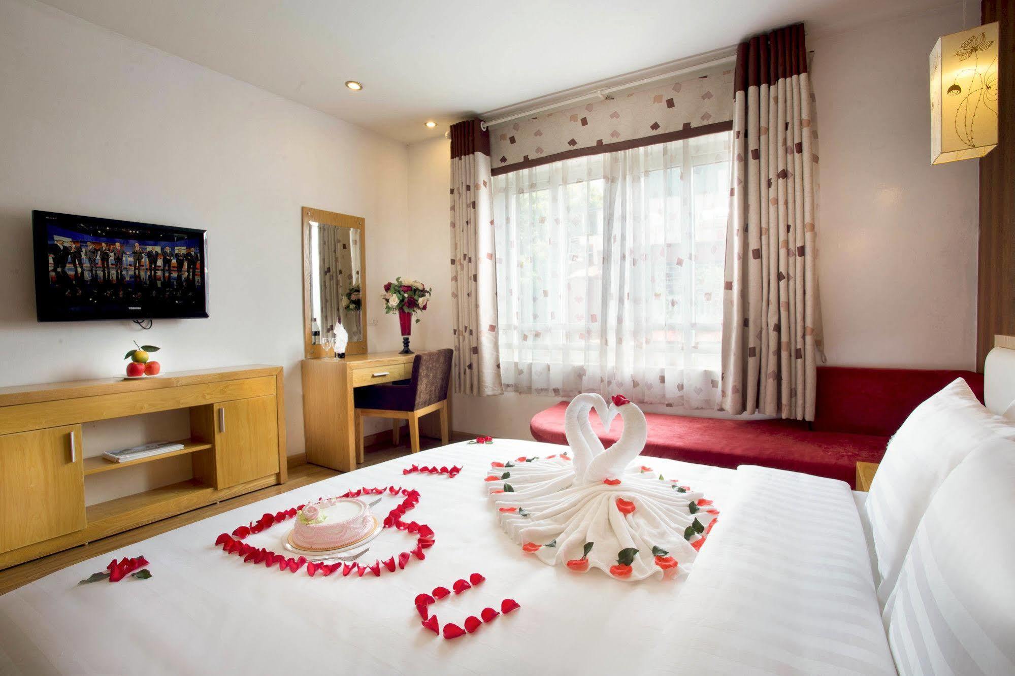 Hotel Tu Linh Palace