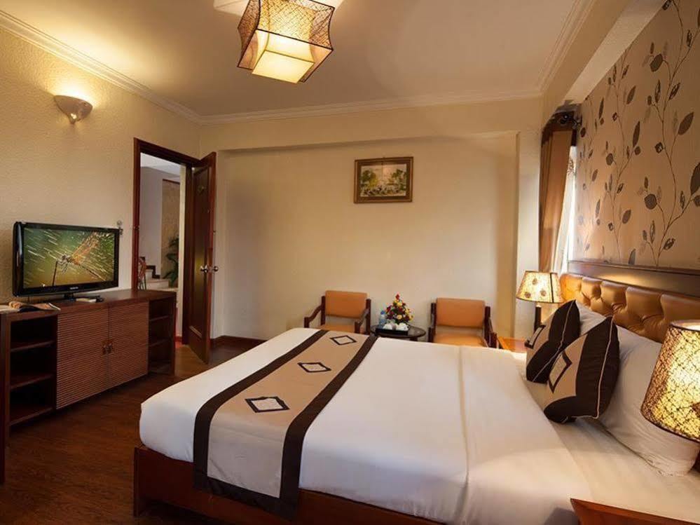 A25 - 44 Hang Bun Hotel