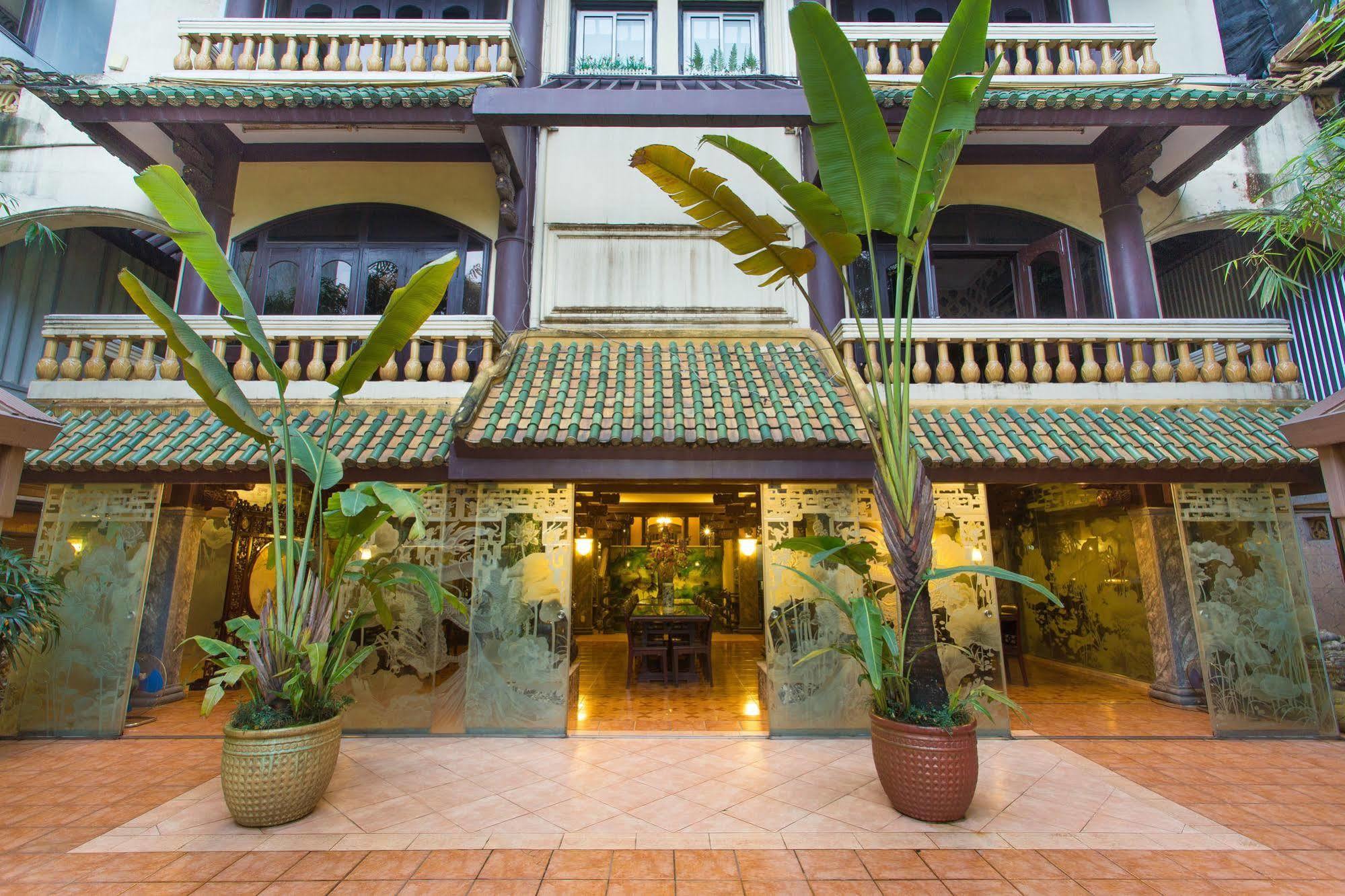 Dragon Hotel