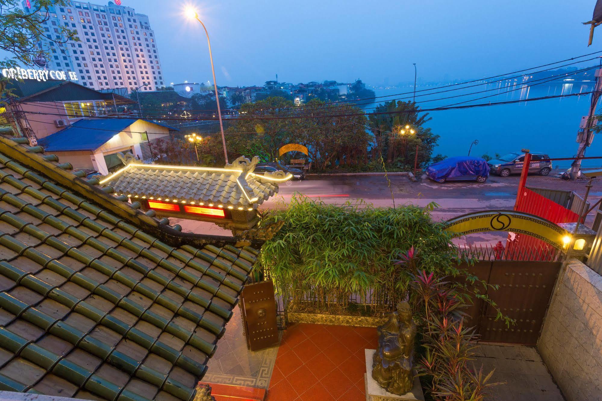 Dragon Hotel