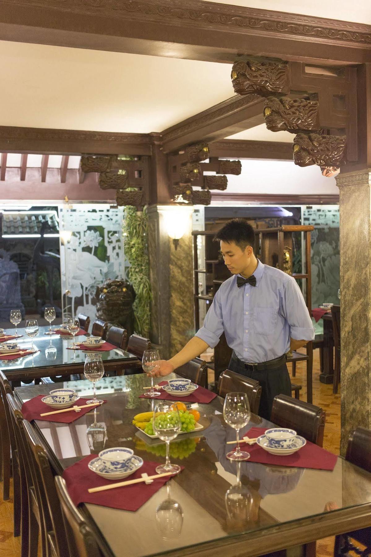 Dragon Hotel