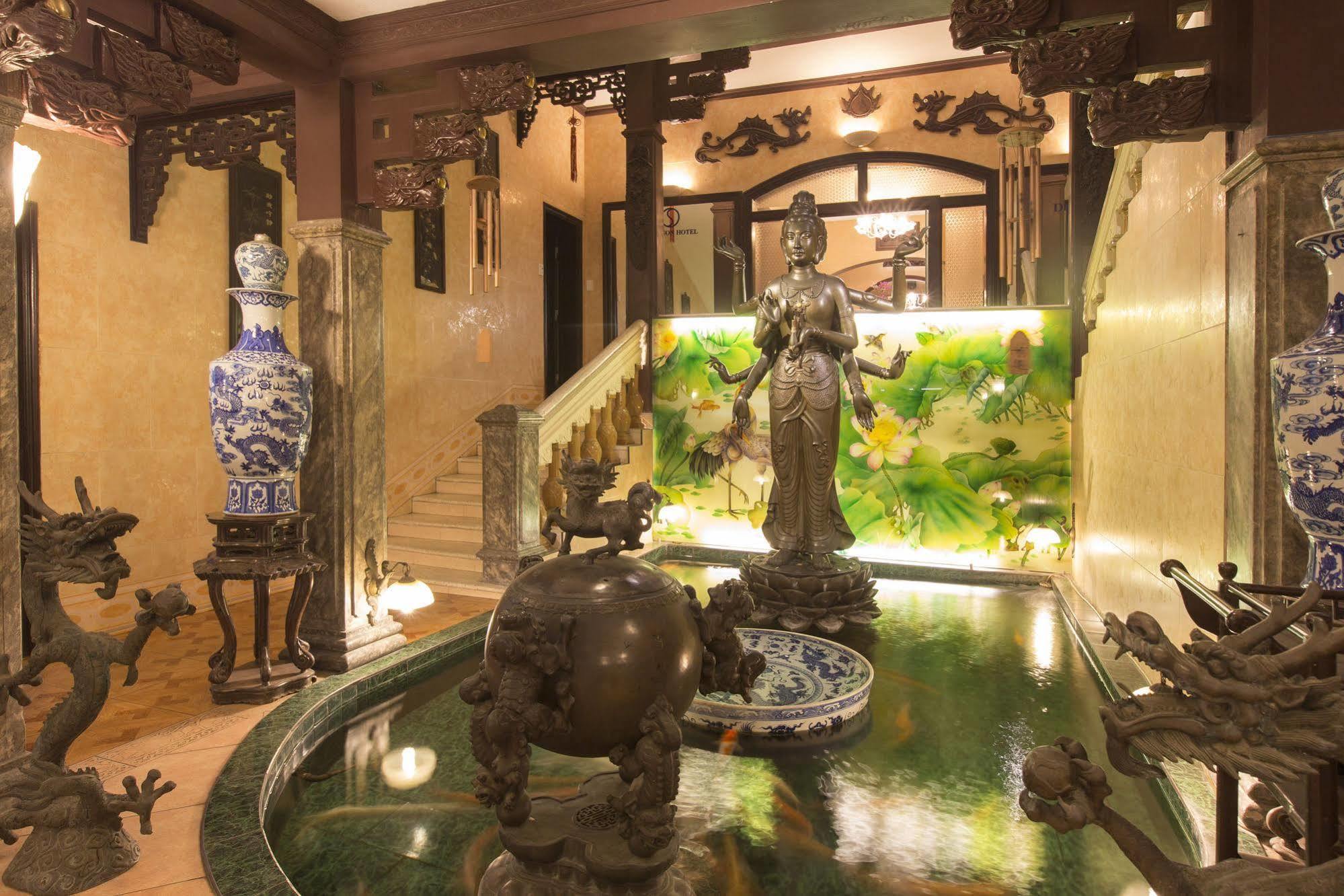 Dragon Hotel