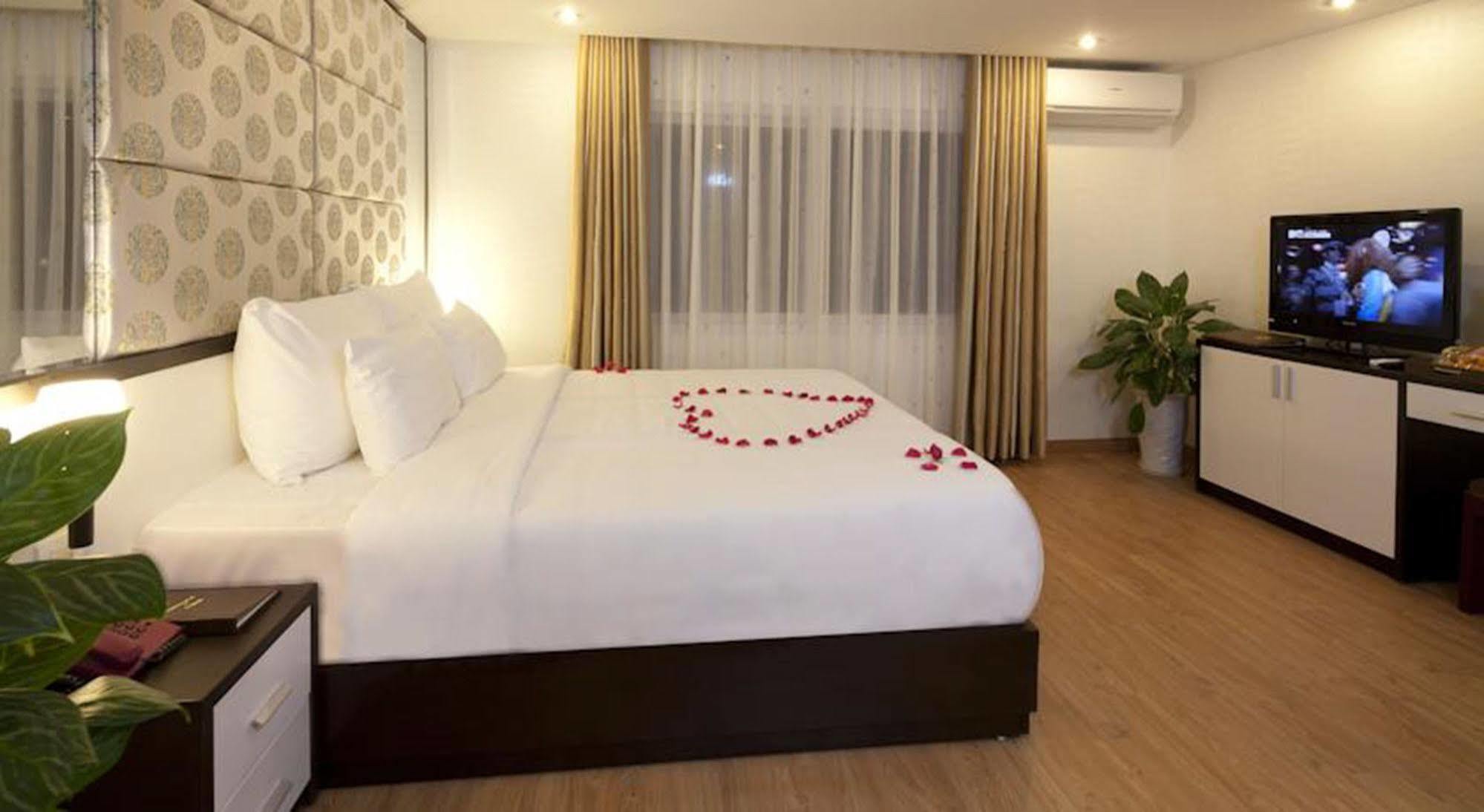 Hotel Rising Dragon