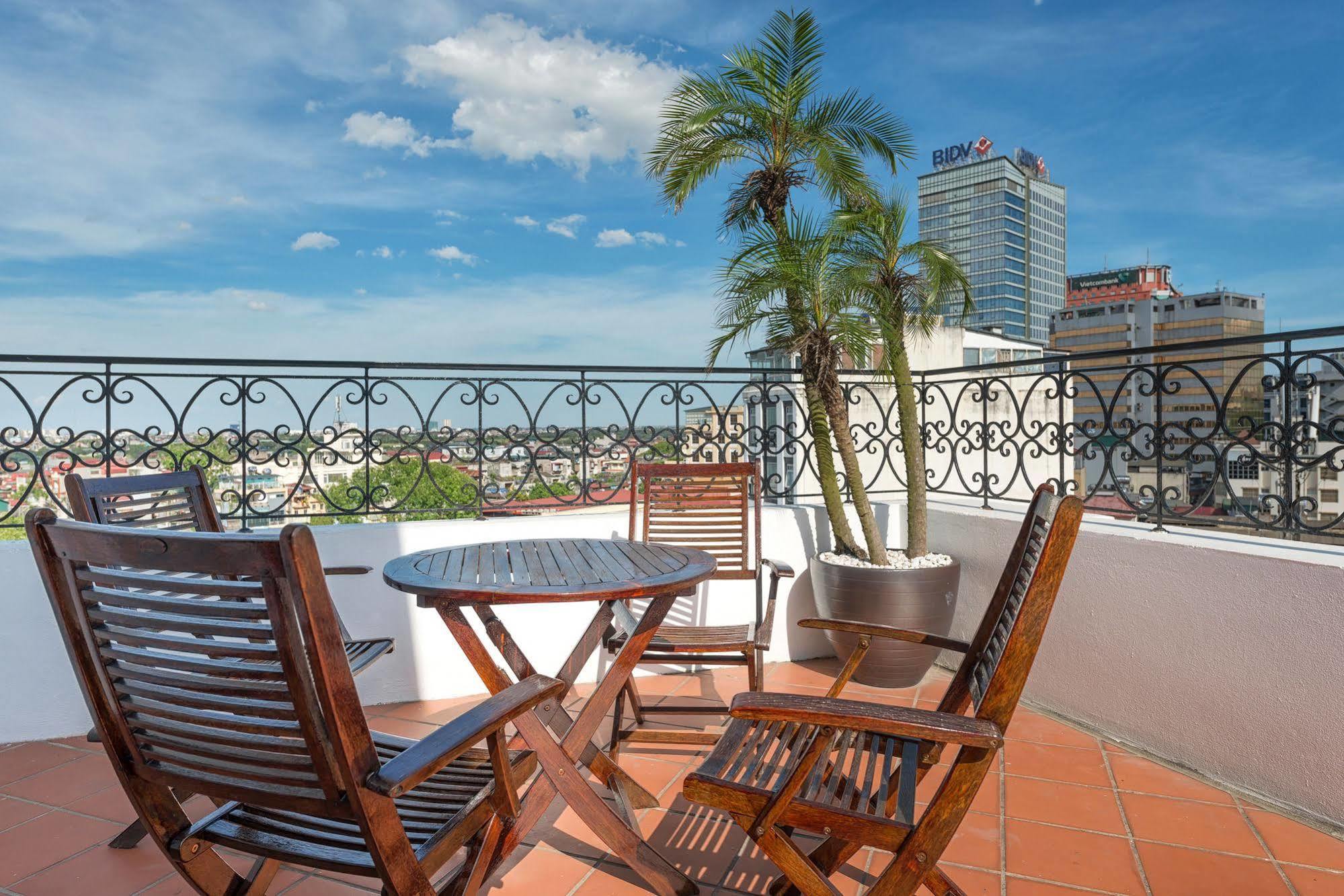 E Luxury & Restaurant Hotel 4*