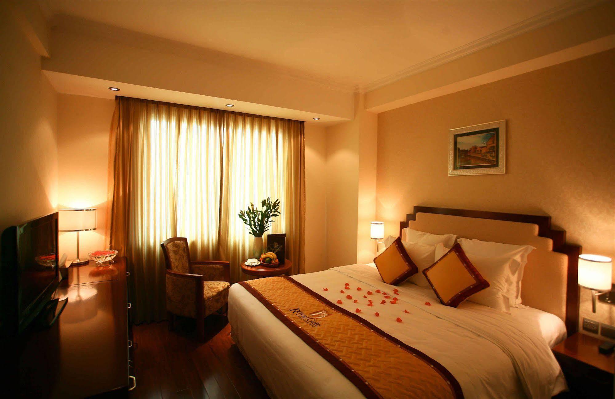 Royal Gate Hotel 3*
