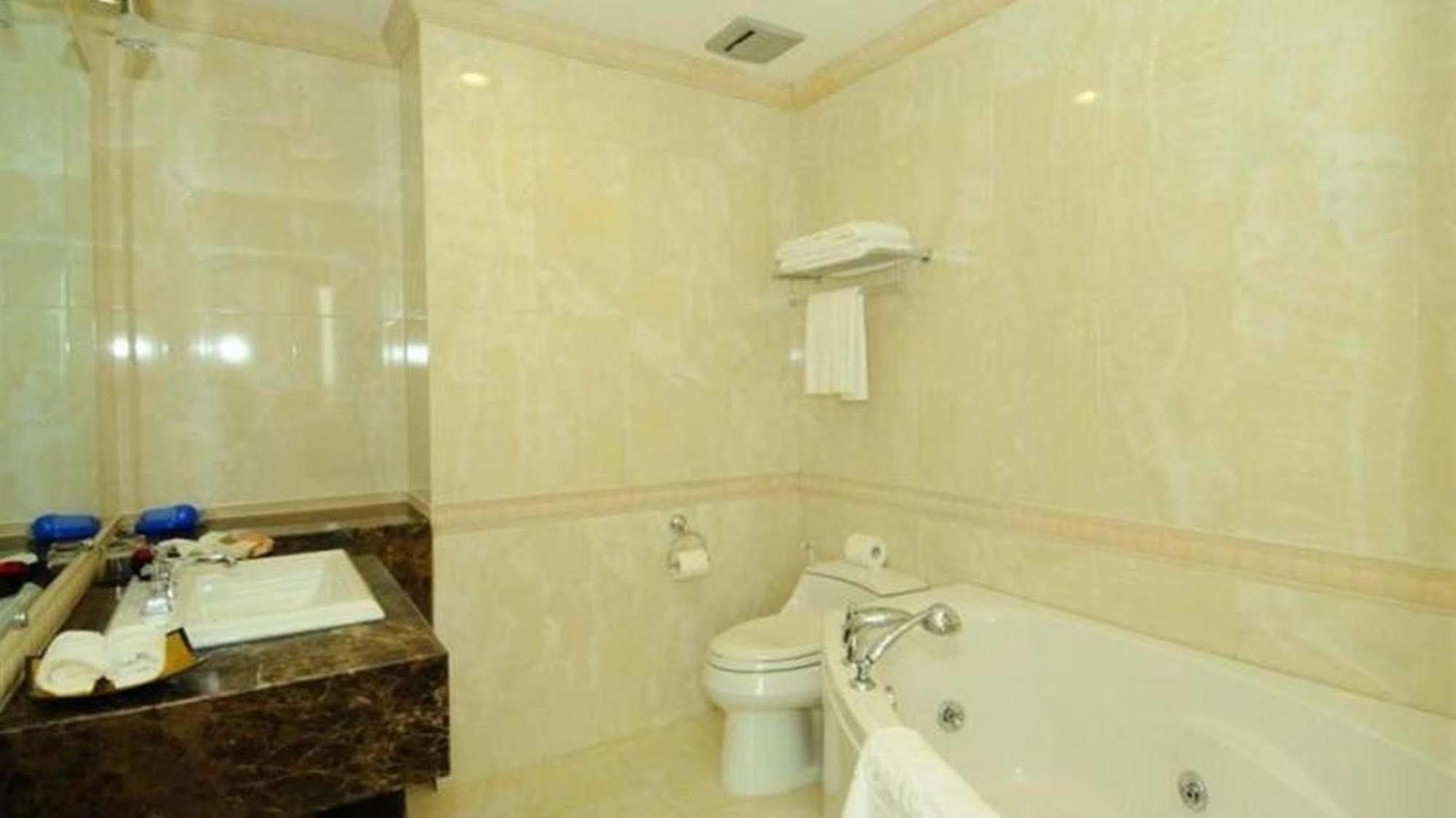 Royal Gate Hotel 3*