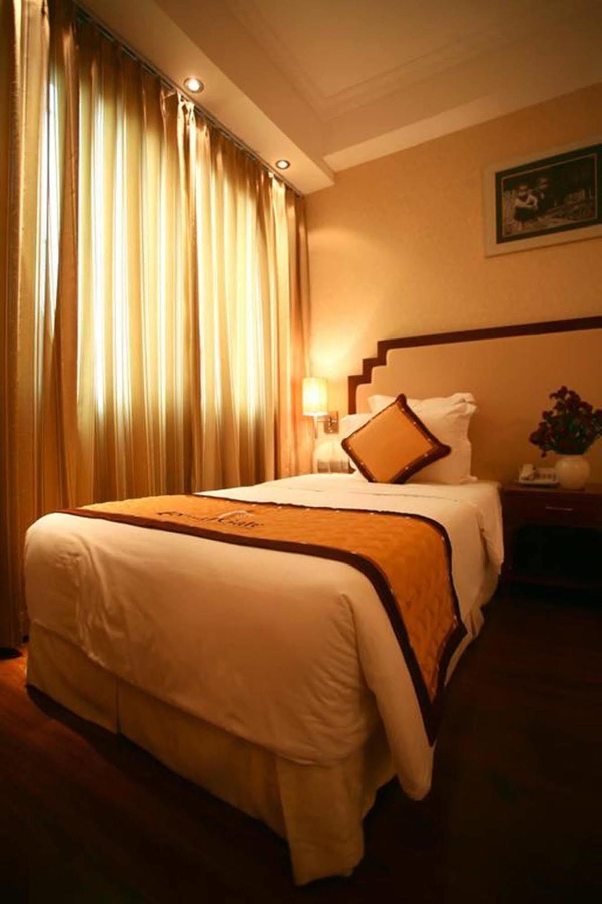 Royal Gate Hotel
